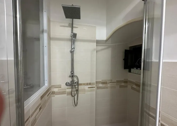 M&c Vicolo Stretto סולמונה