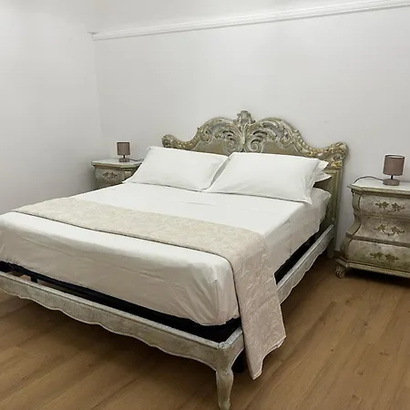 M&c Vicolo Stretto 술모나